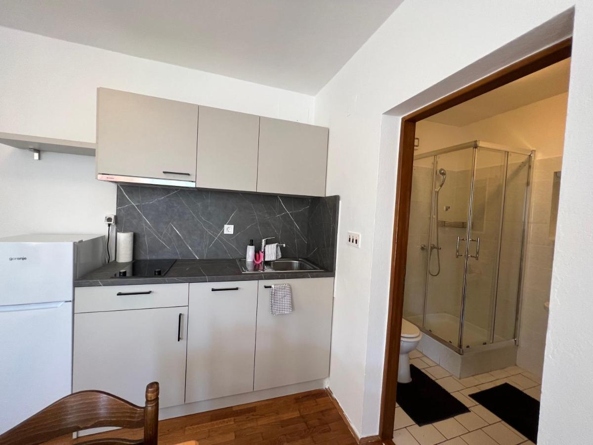 Apartments Antolkovic Ugljan Exterior photo